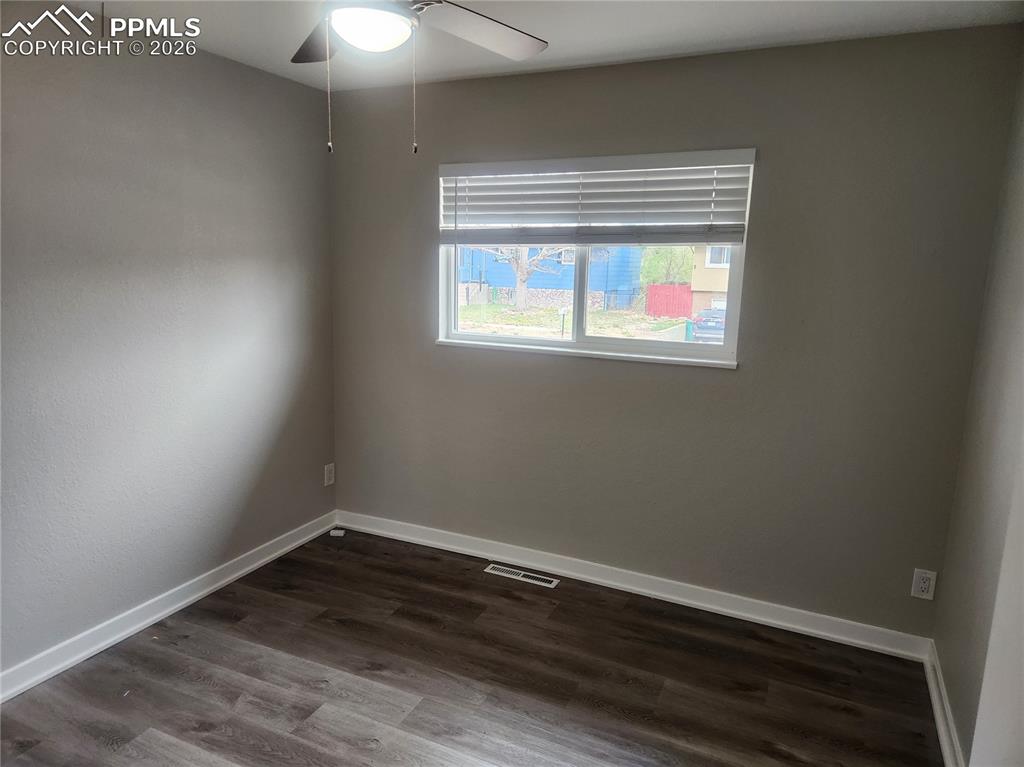 Image 10 of 15: Bathroom