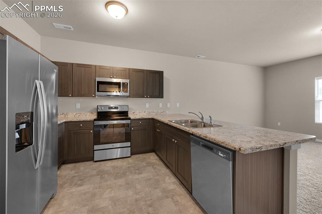 Image 9 of 23: Kitchen