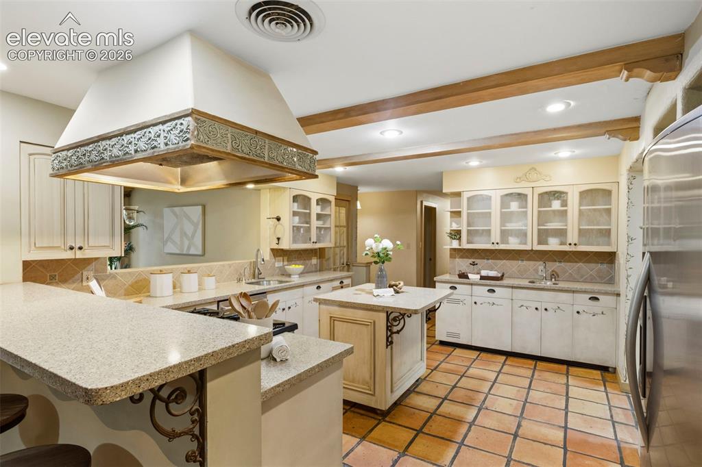 Image 14 of 42: Kitchen