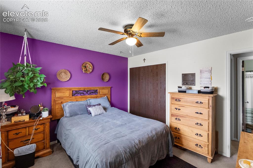 Image 10 of 32: Bedroom