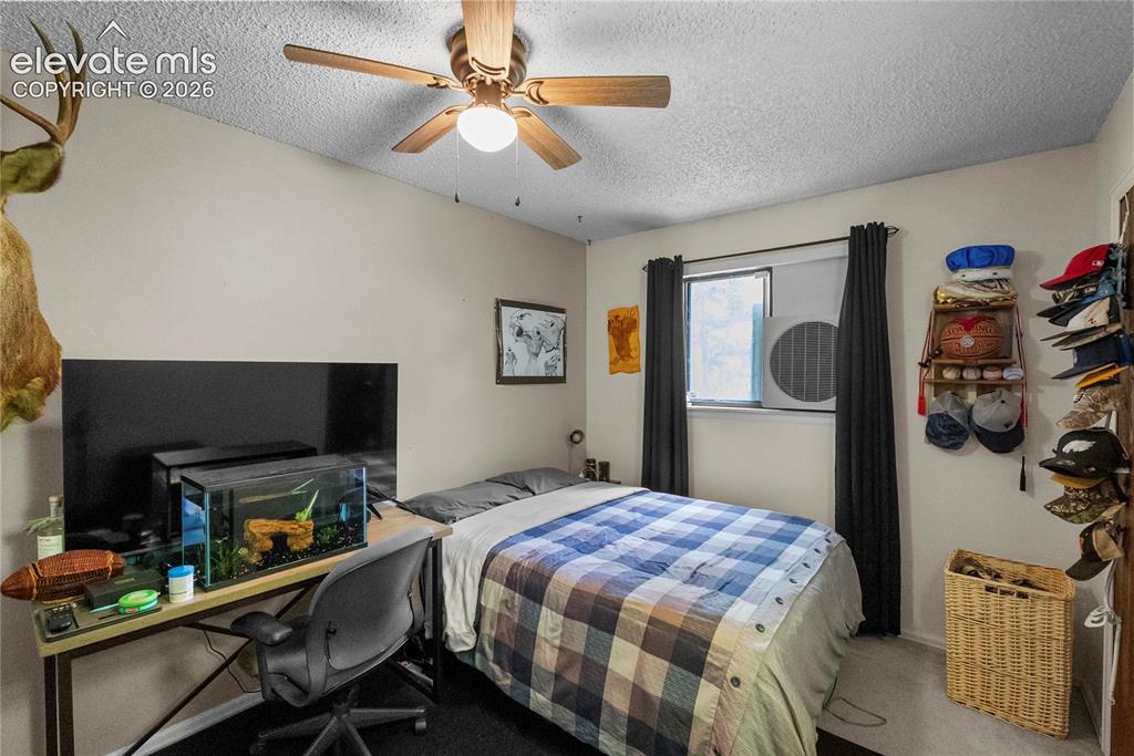Image 12 of 32: Bedroom
