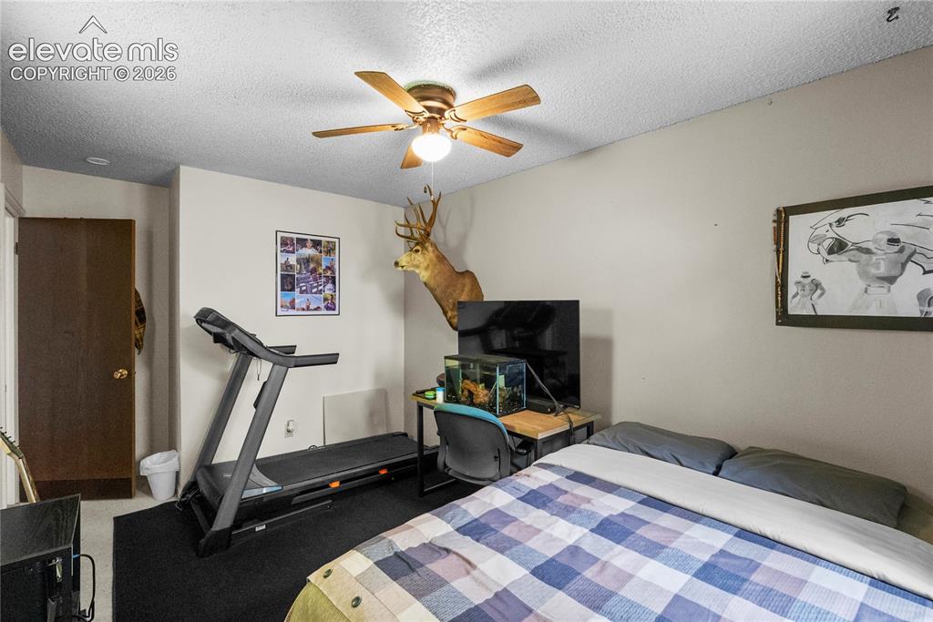 Image 13 of 32: Bedroom
