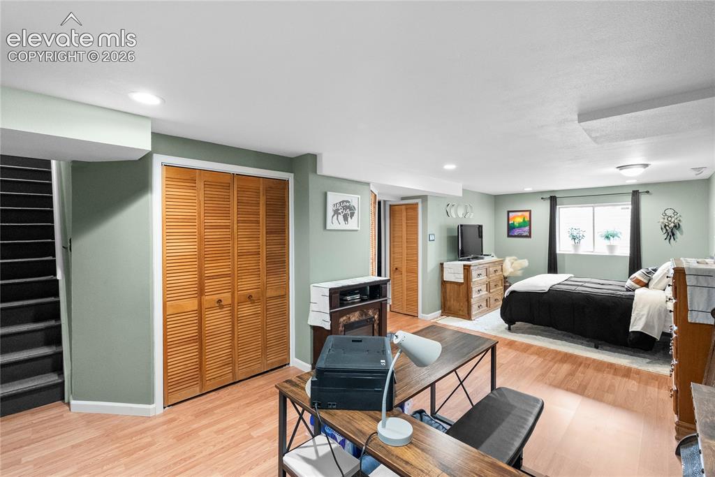 Image 15 of 32: Bedroom