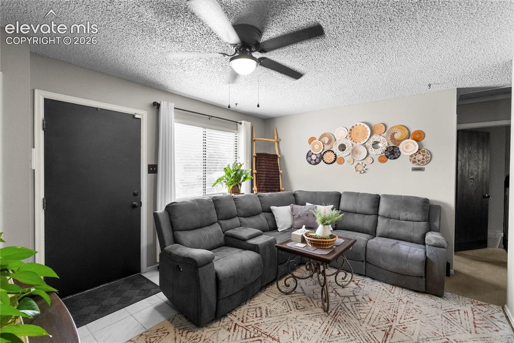 Image 5 of 32: Living Room