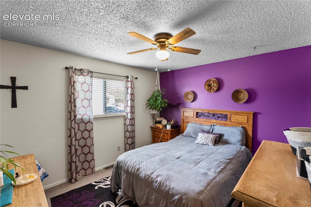 Image 9 of 32: Bedroom