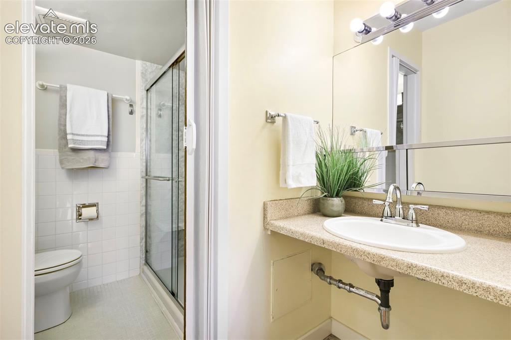 Image 8 of 14: Bathroom