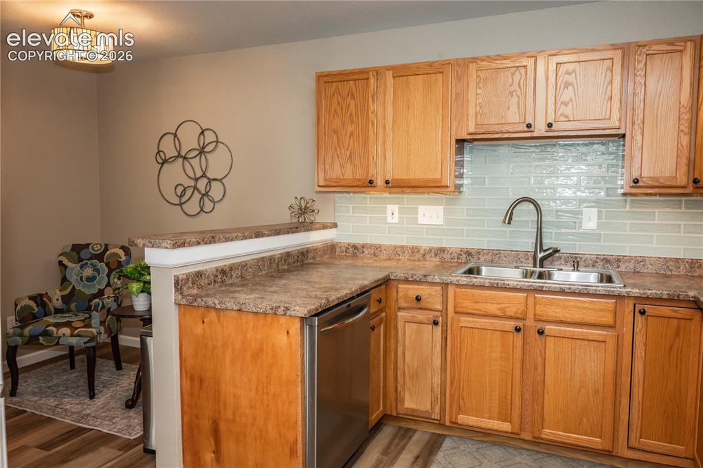 Image 14 of 34: Kitchen
