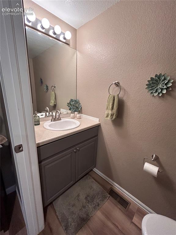 Image 4 of 34: Half bath