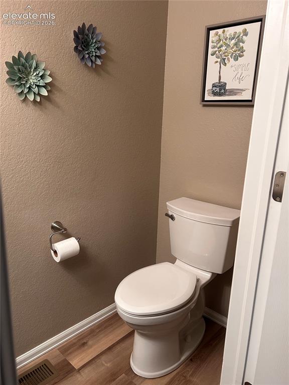 Image 5 of 34: Half bath