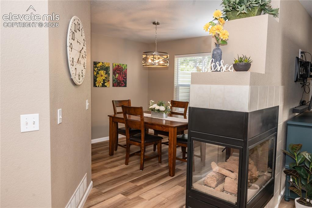 Image 9 of 34: Dining Area