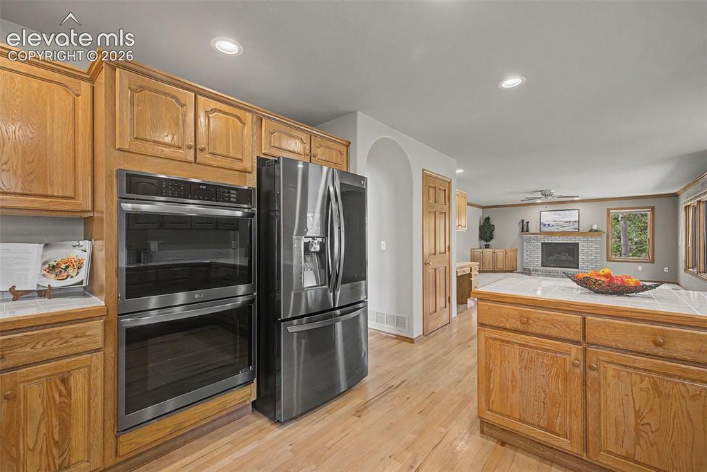 Image 15 of 50: Kitchen