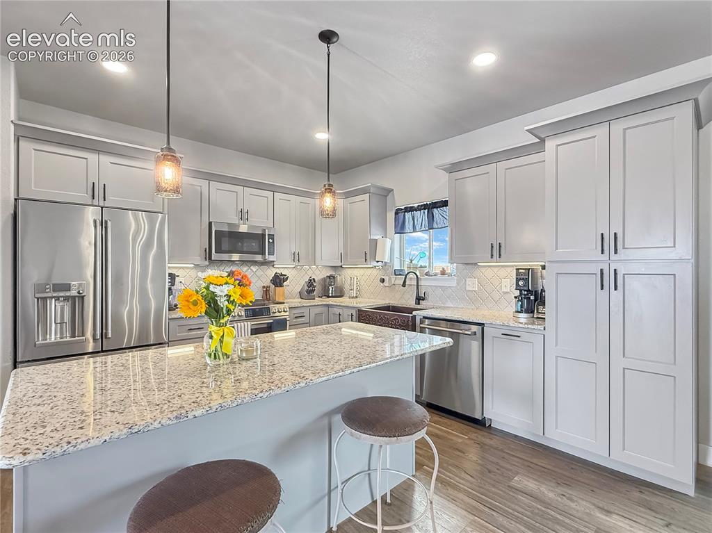 Image 10 of 41: Kitchen
