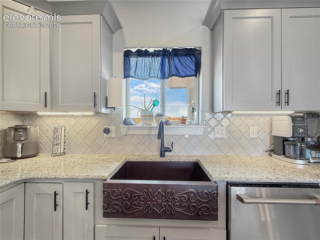 Image 12 of 41: Kitchen