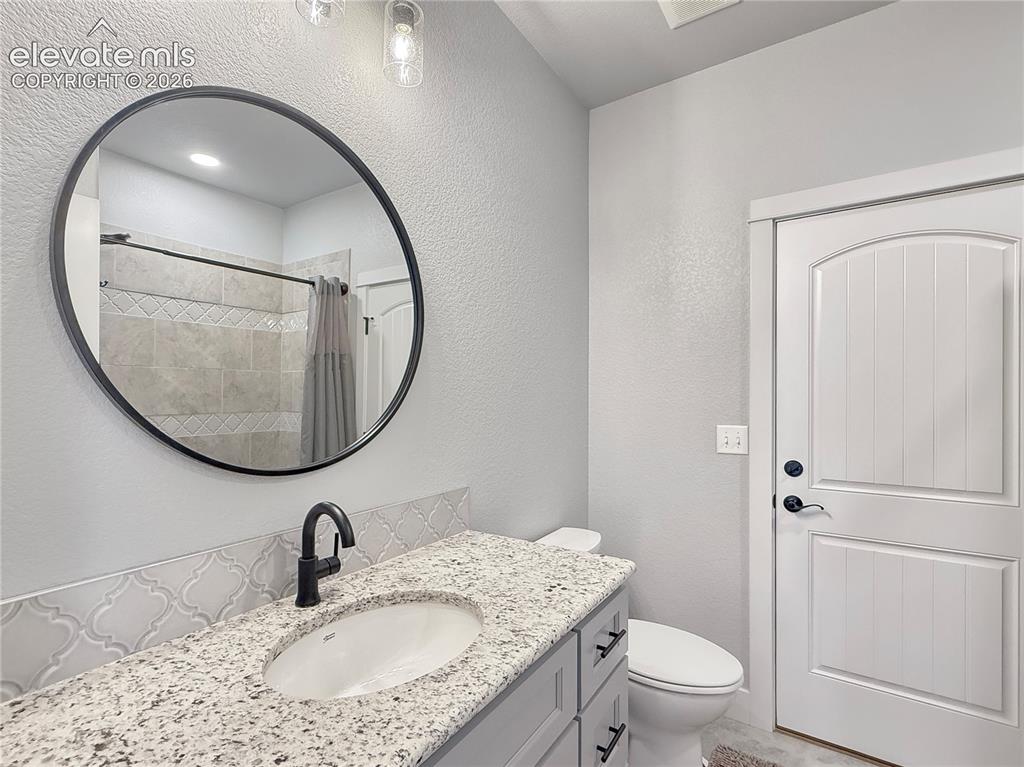 Image 22 of 41: Hall Bath w/ Walkout