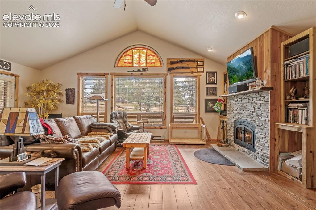 Image 10 of 31: Living Room