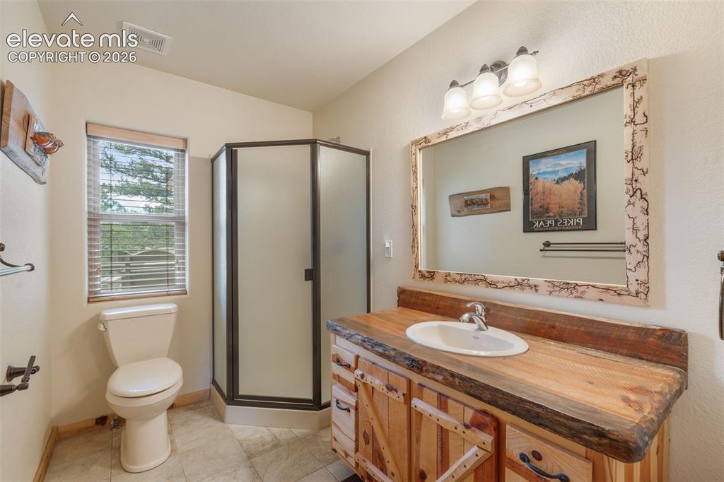 Image 14 of 31: Bathroom