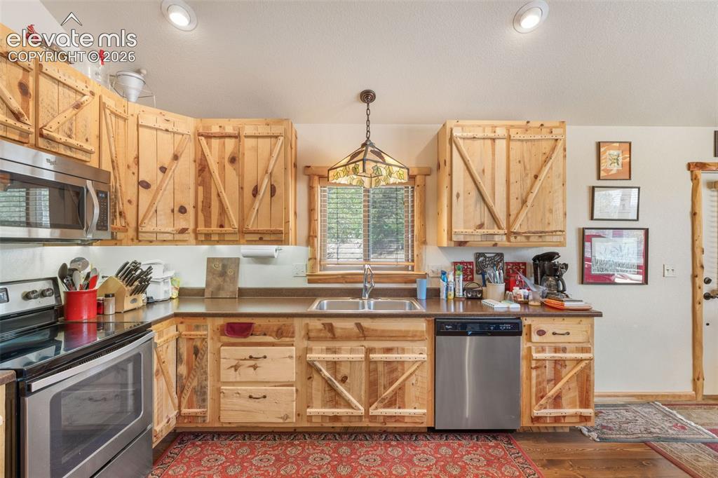 Image 5 of 31: Kitchen