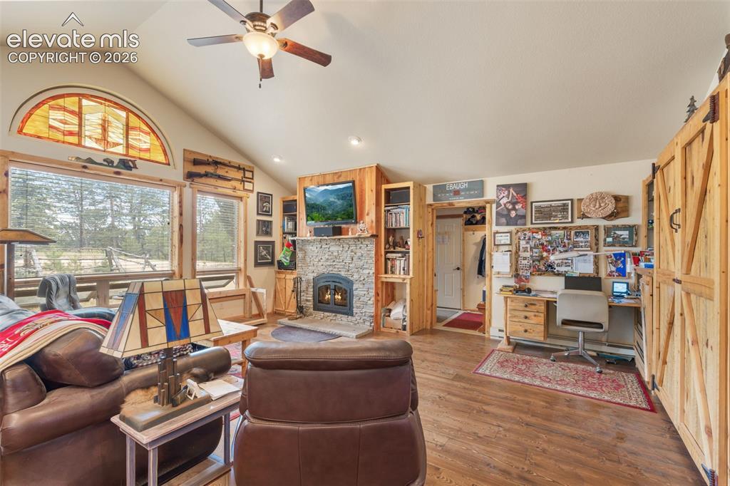 Image 9 of 31: Living Room