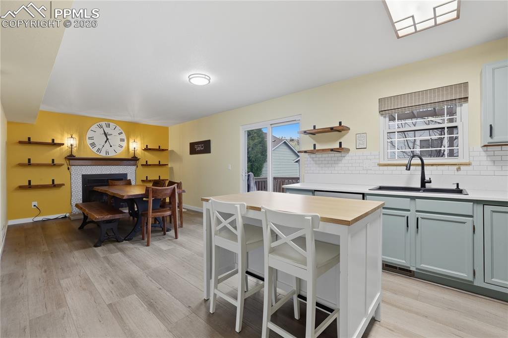 Image 11 of 46: Kitchen