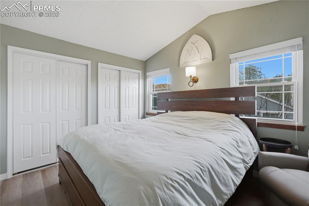 Image 18 of 46: Bedroom