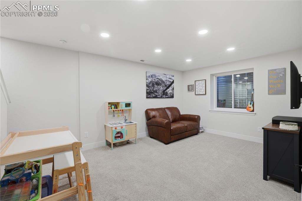 Image 26 of 46: Sitting Room