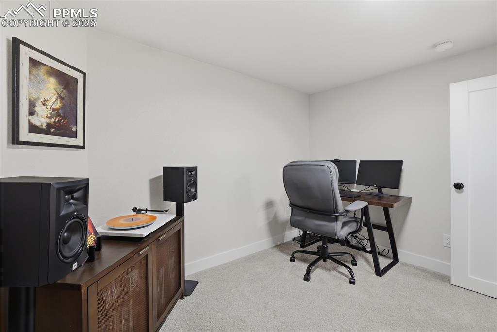 Image 29 of 46: Office