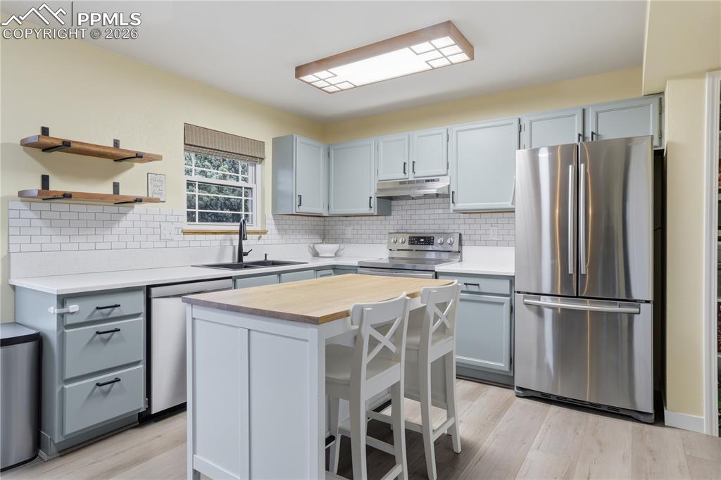 Image 3 of 46: Kitchen