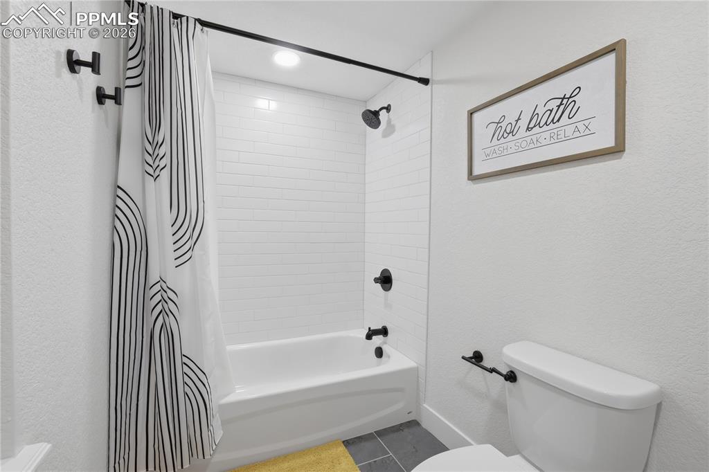 Image 32 of 46: Bathroom