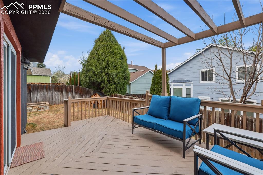 Image 35 of 46: Deck