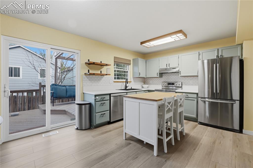 Image 8 of 46: Kitchen