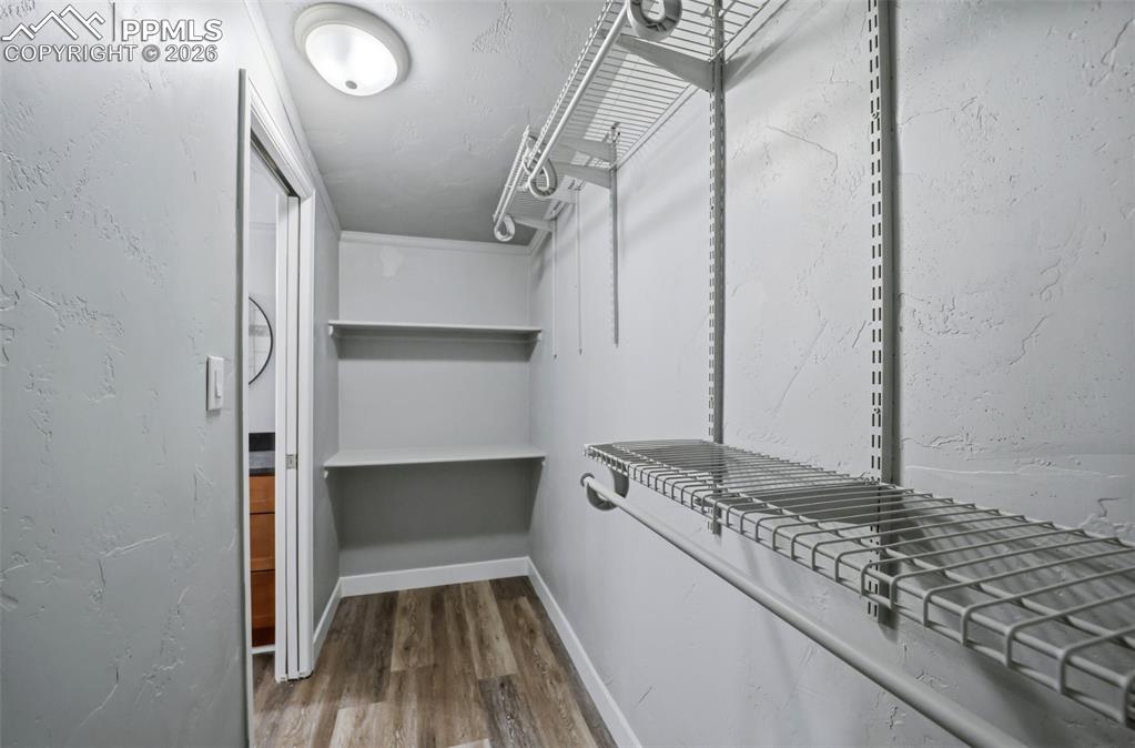 Image 18 of 50: Closet
