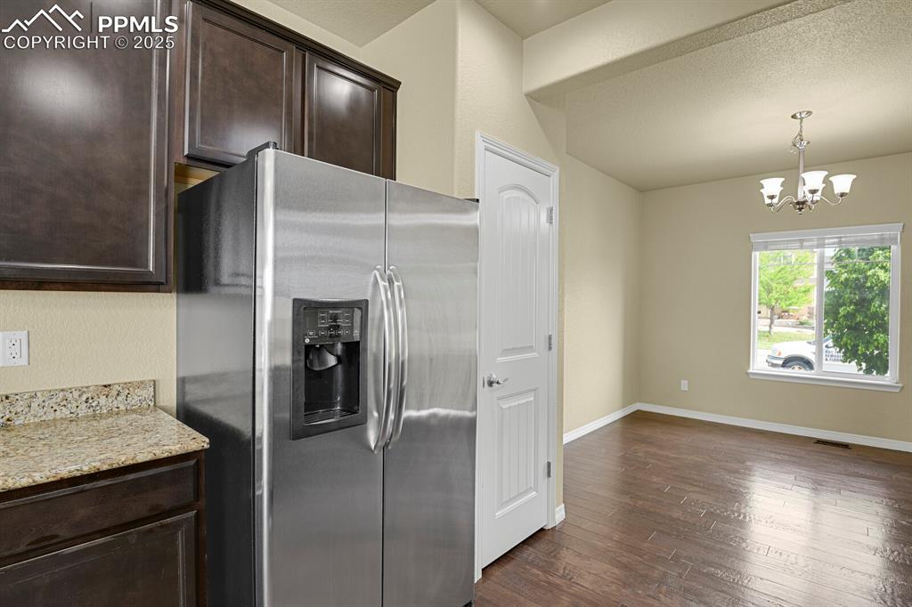 Image 15 of 33: Kitchen