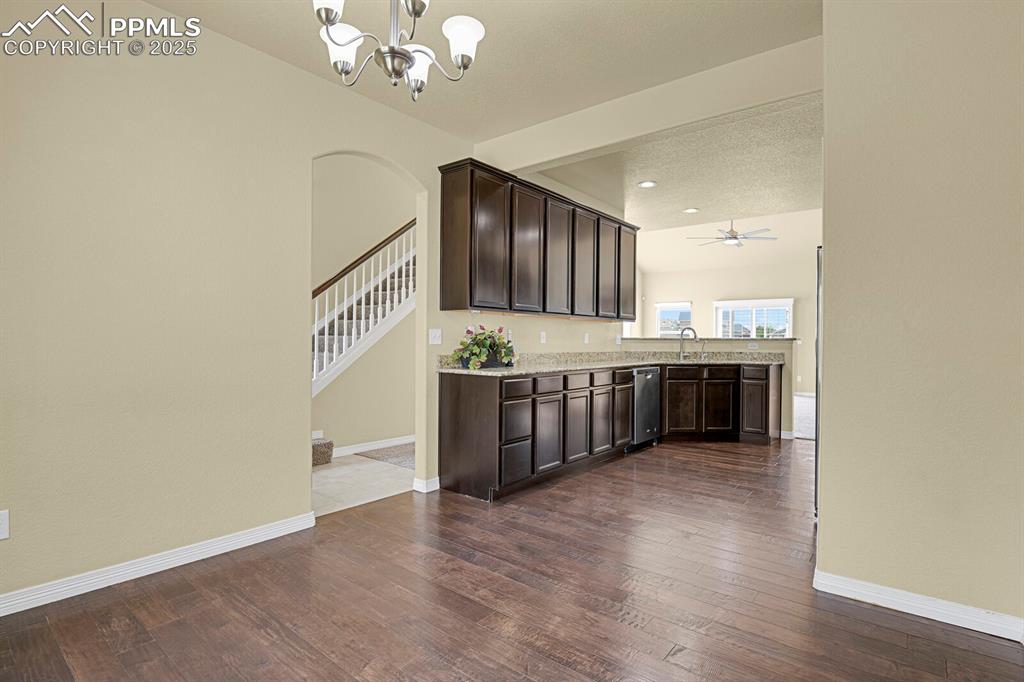 Image 17 of 33: Dining Room