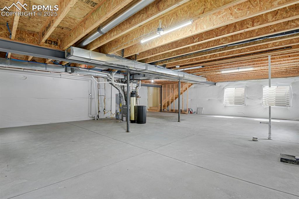 Image 29 of 33: Spacious basement for future expansion. 