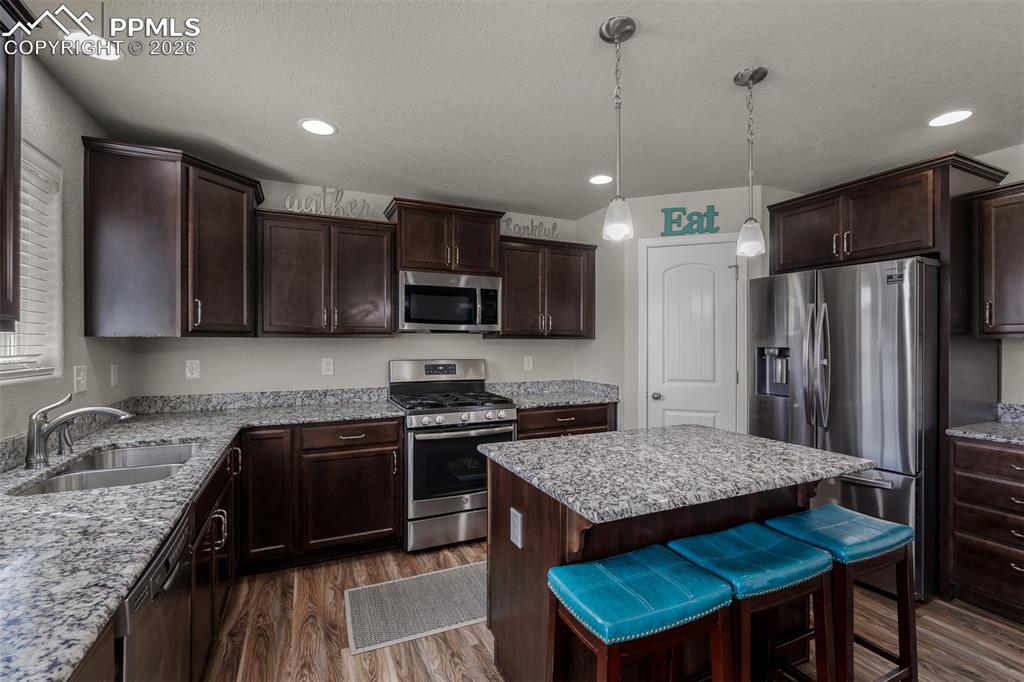 Image 14 of 50: Kitchen