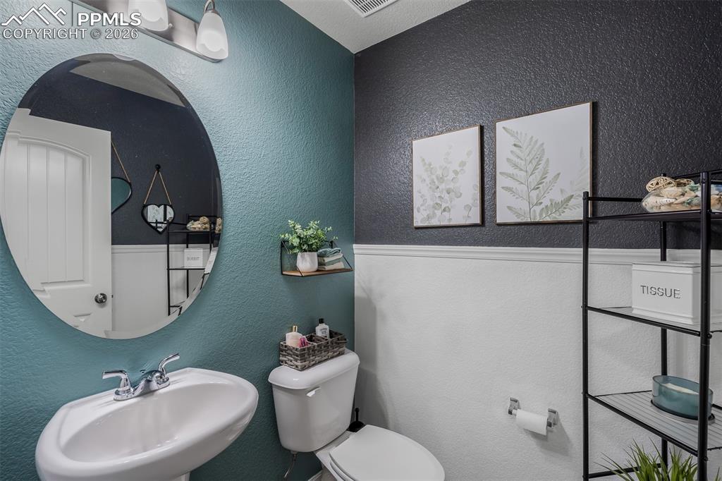 Image 17 of 50: Bathroom