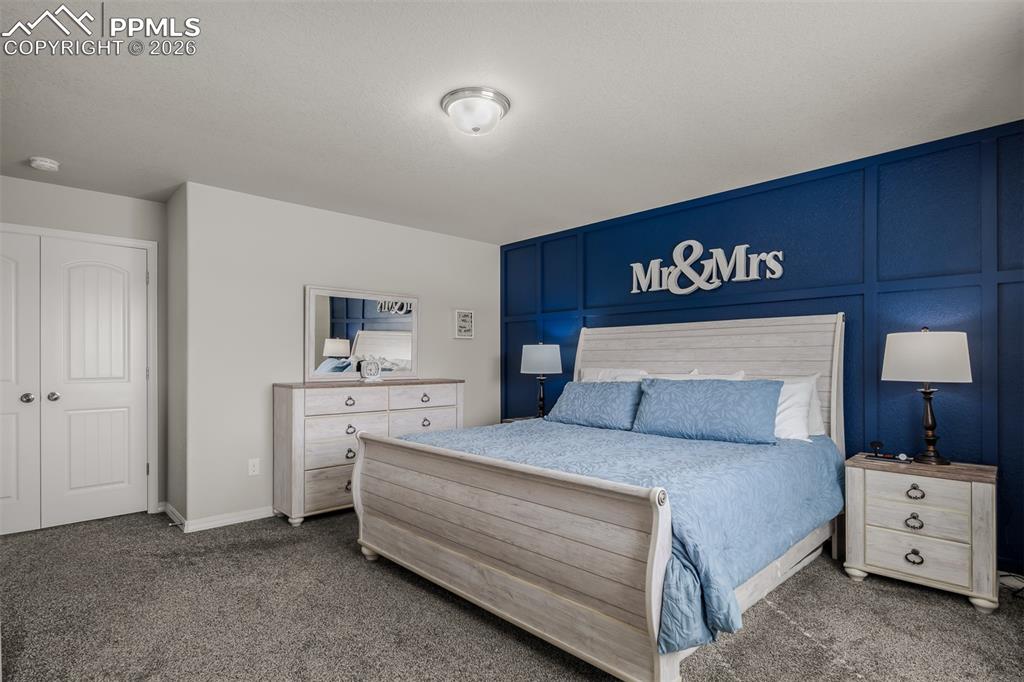 Image 19 of 50: Bedroom