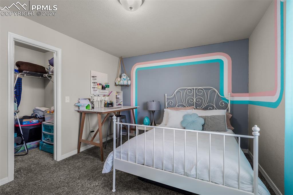 Image 26 of 50: Bedroom