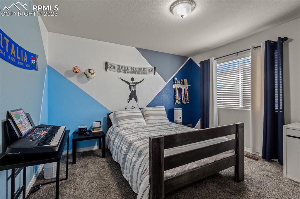 Image 27 of 50: Bedroom