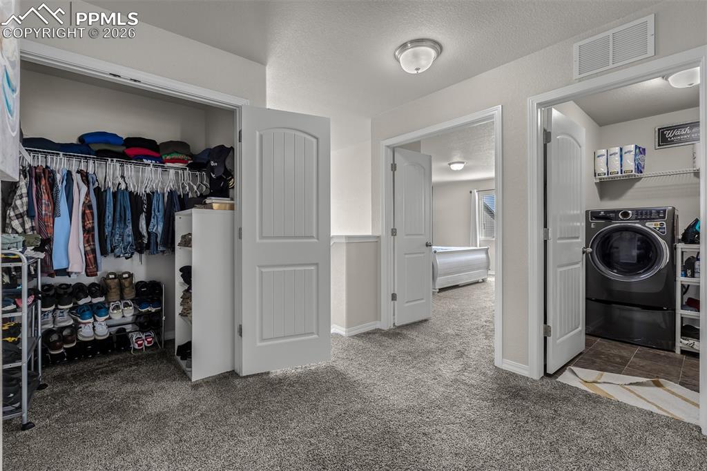 Image 30 of 50: Laundry