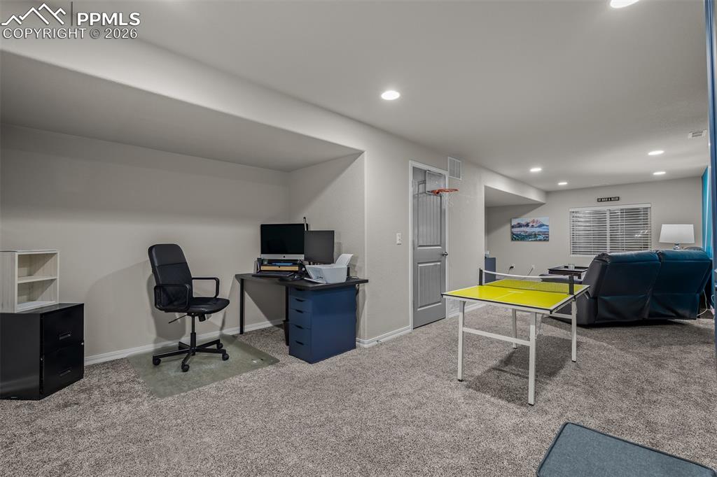 Image 32 of 50: Office