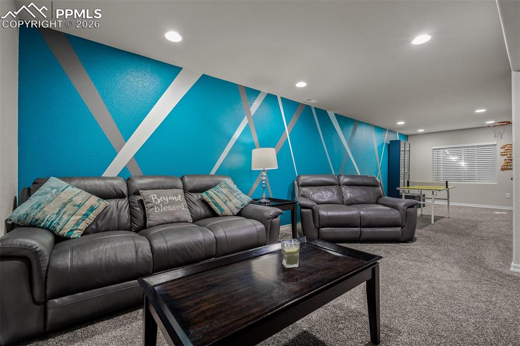 Image 34 of 50: Living Room