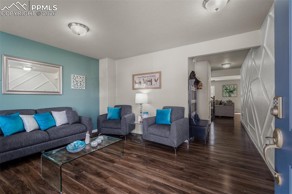 Image 4 of 50: Living Room