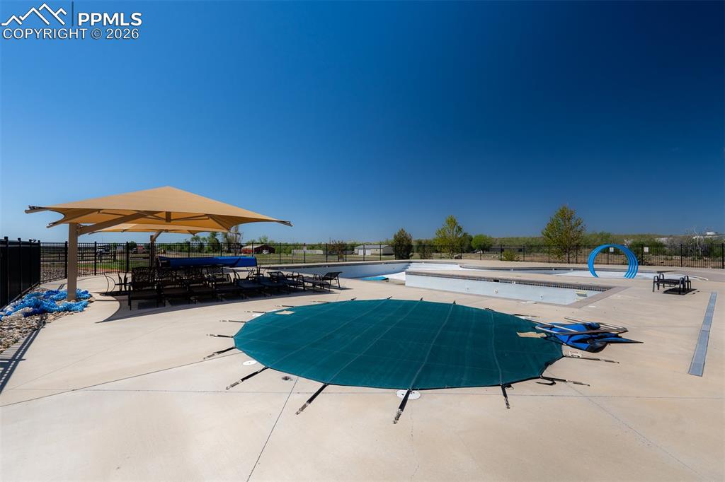 Image 44 of 50: Pool