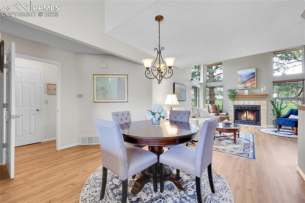 Image 11 of 35: Dining Area