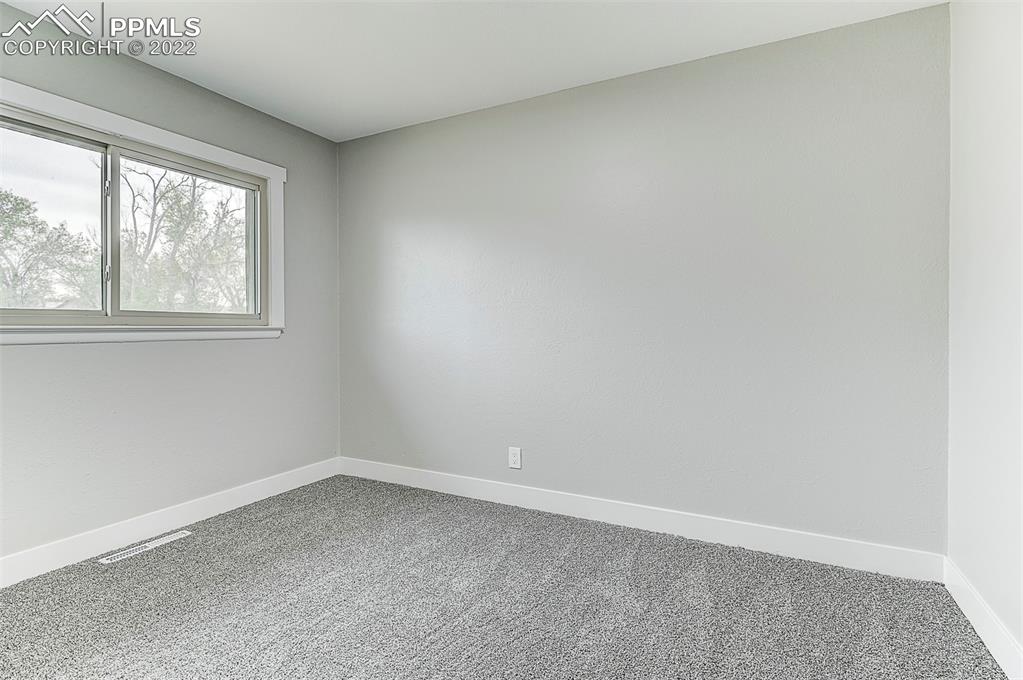 Listing 9975197, Image 17 of 23