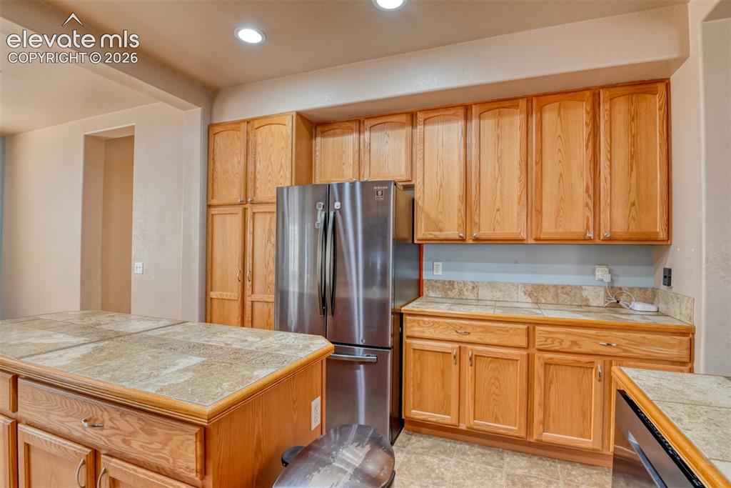 Image 15 of 50: Kitchen