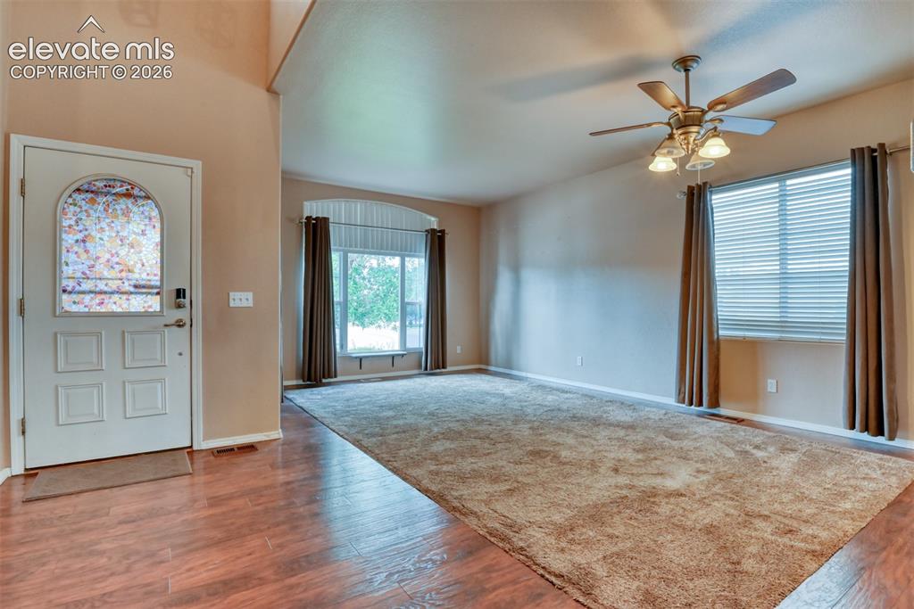 Image 9 of 50: Entry