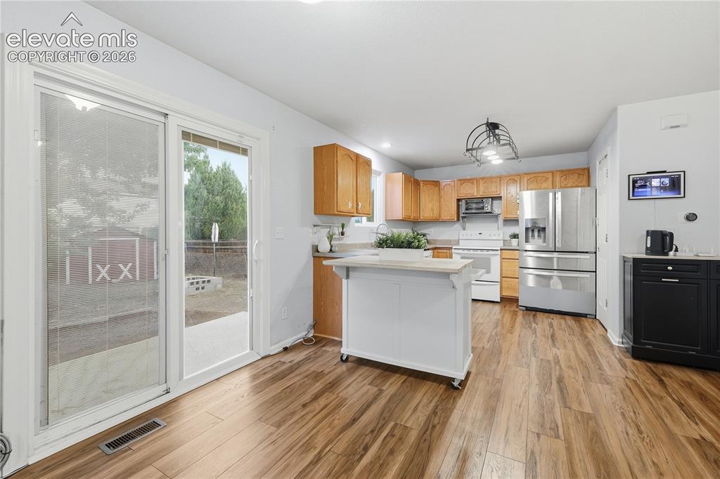 Image 13 of 38: Kitchen