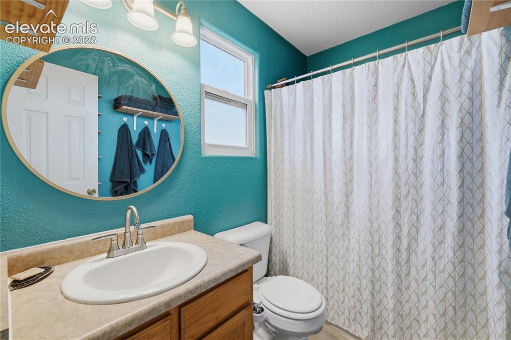 Image 19 of 38: Bathroom